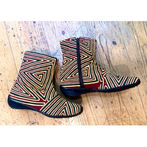 https://koguis.com.au/354-2554-thickbox/unisex-kuna-flat-boots.jpg